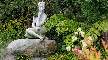 A little piece of Galicia takes root in the royal grounds of King Henry VIII's Hampton Court Palace