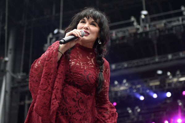 Ann Wilson announces cancer diagnosis, postpones Heart tour