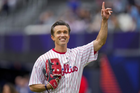 ‘Wrexham’ owner, Phillies fanatic McElhenney enjoys ties to baseball’s top team this season