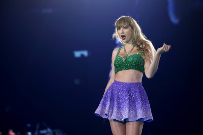 Taylor Swift Suffers Gross Onstage Mishap on Eras Tour â For the 3rd Time