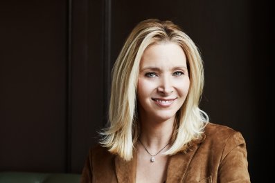 Lisa Kudrow Loves How 'Inept' Her 'Time Bandits' Character Is