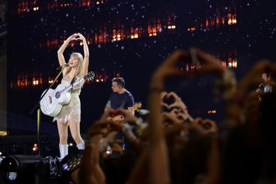 Fans Think Taylor Swift Added This Song Back Into 'Eras' Set Because of Travis Kelce