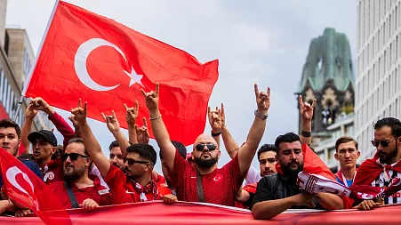 German city of Bremen bans the silent fox gesture over links with far-right Turkish group