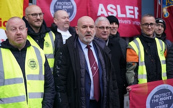 Train drivers demand pay rise five times higher than inflation to end strikes