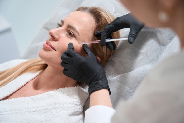 Cosmetic Surgeons Reveal Three Tips To Avoid 'Pillow Face'