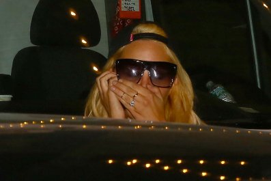 Amanda Bynes Debuts New Look in Rare Public Outing