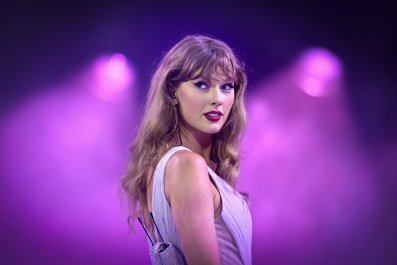 Taylor Swift Fans React to Singer's 1st Eras Tour Show Since Foiled Terrorist Plot