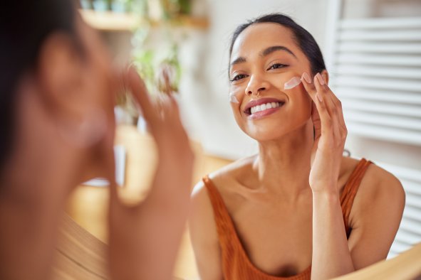 Dermatologist Reveals Two Skincare Steps She Does Dailyâand What Not To Do