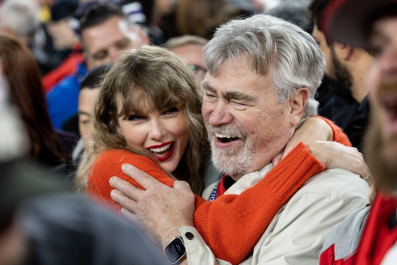 Taylor Swift, Travis Kelce's Dad's Chat at Chiefs Game Decoded