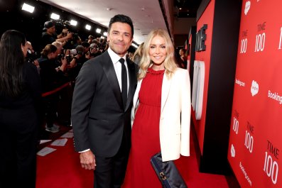 Why Kelly Ripa Measured Mark Consuelos' Tongue on Live TV