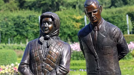 "It just doesn't look right": New statue of Queen Elizabeth II divides opinion