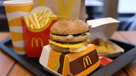 UK to ban junk food ads for children