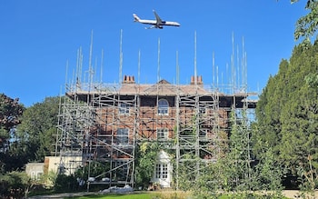 Low-flying Heathrow planes ‘ruining Georgian manor house’