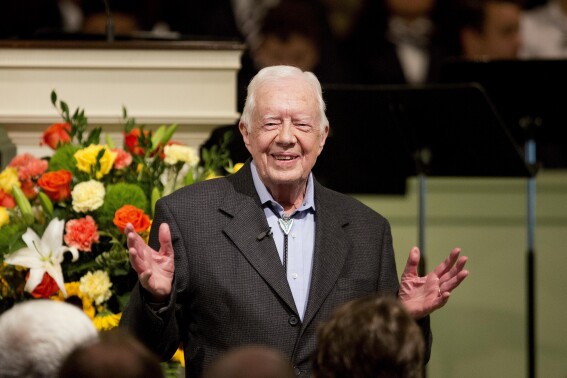 Jimmy Carter receives Holbrooke award from Dayton Literary Peace Prize Foundation